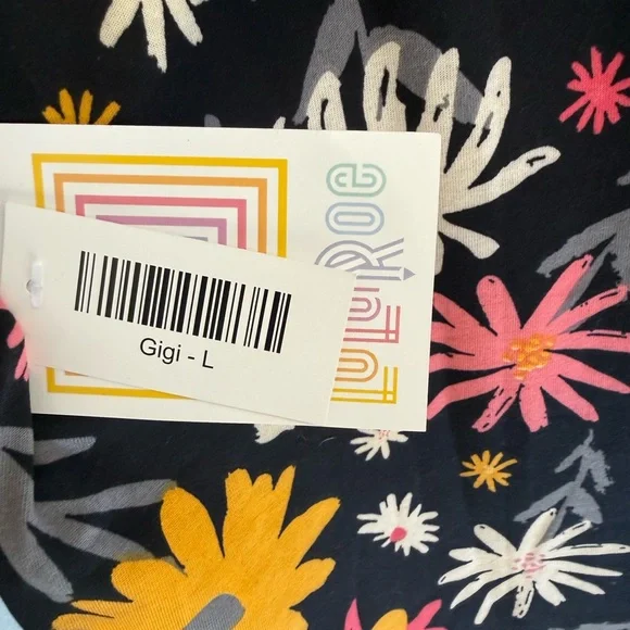 LuLaRoe Gigi (Black Floral Short Sleeve Top) - Picture 3 of 4